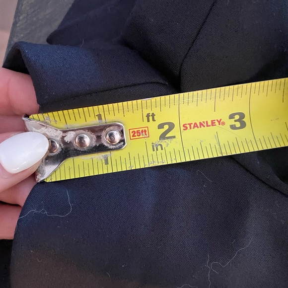 🆕 NWOT Aritzia Babaton High Waisted Shorts - Picture 8 of 8